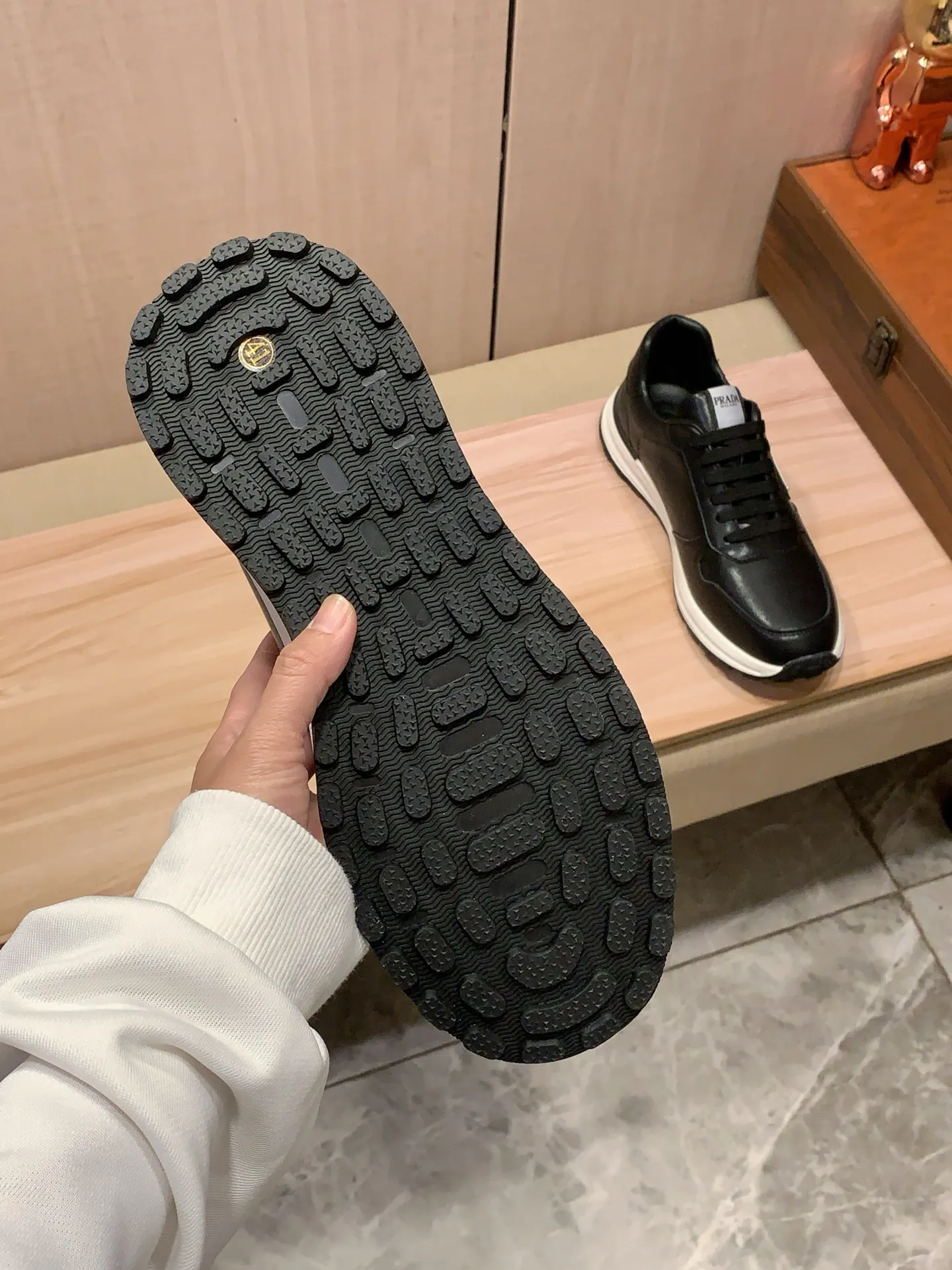 Men's Men's Shoes💰420💰💰🎩🎩[Lightning][Lightning] "PRADA*" The latest and most popular casual shoes, top brand [seduce] luxury~purchase, top~quality. [Strong] The upper is made of imported breathable cowhide with material ➕ breathable sheepskin feet (•) and fine workmanship. The original stylish and stylish soft rubber wear-resistant and non-slip outsole is light and comfortable on the feet. The real thing looks better when photographed. 122: code: 38-44, 2️⃣ colors selected